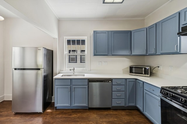 693 35th St, Des Moines, IA 50312 - kitchen featuring appliances with stainless steel finishes, a sink, ornamental molding, light countertops, and blue cabinetry