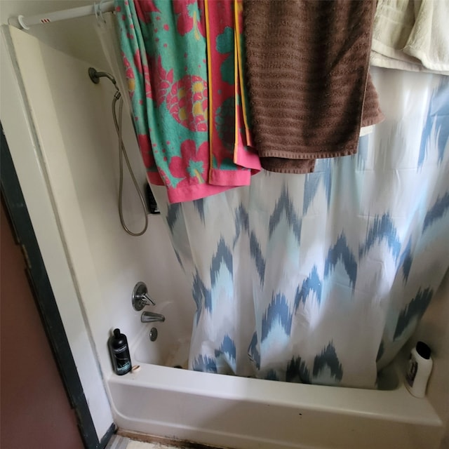 1850 King Ave, Des Moines, IA 50320 - bathroom with shower / tub combo