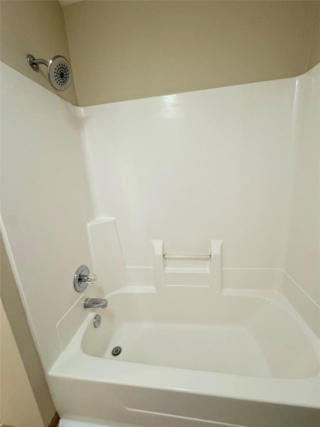 10141 Sutton Dr Unit 7, Urbandale, IA 50322 - bathroom featuring bathing tub / shower combination