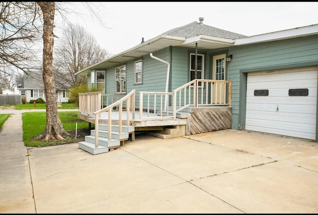 1604 Mamie Eisenhower Ave, Boone, IA 50036 - view of front facade featuring an attached garage, driveway, and a shingled roof