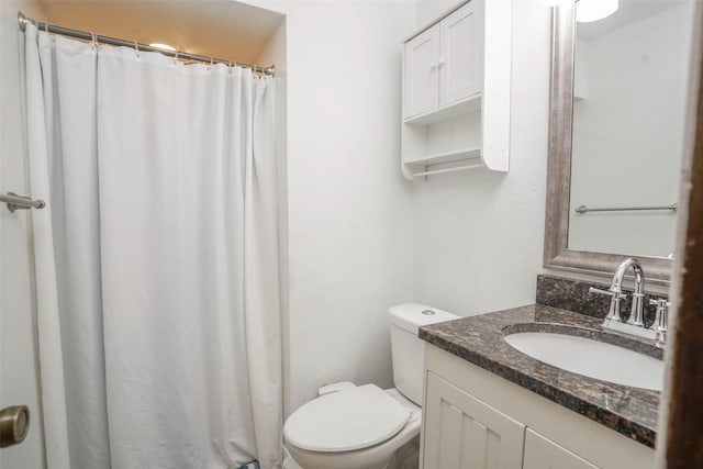 406 NW Kimberly Ln, Ankeny, IA 50023 - full bathroom with toilet, vanity, and a shower with curtain