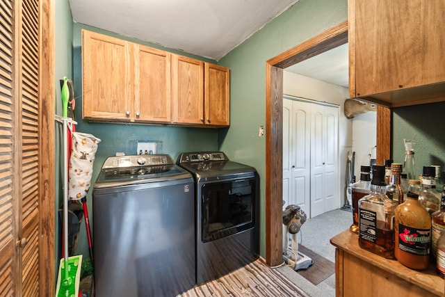 225 NW 50th Pl, Des Moines, IA 50313 - clothes washing area with independent washer and dryer, cabinet space, and carpet floors