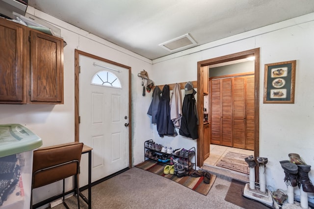 225 NW 50th Pl, Des Moines, IA 50313 - foyer entrance featuring light carpet