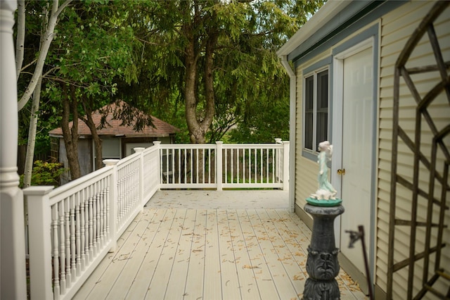 320 E 3rd St S, Newton, IA 50208 - view of wooden terrace