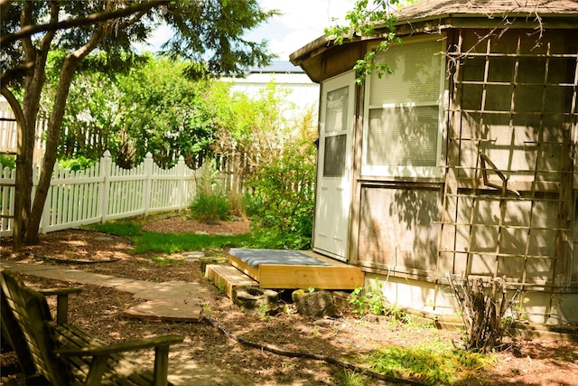 320 E 3rd St S, Newton, IA 50208 - view of yard featuring fence, an outdoor structure, and a shed