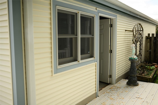 320 E 3rd St S, Newton, IA 50208 - view of wooden deck