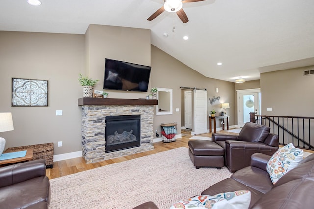 living area featuring a ceiling fan, a barn door, wood finished floors, recessed lighting, and baseboards
