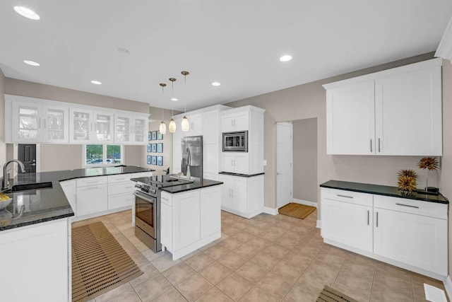 947 11th Ave SE, Altoona, IA 50009 - kitchen featuring stainless steel appliances, a sink, white cabinetry, decorative light fixtures, and recessed lighting