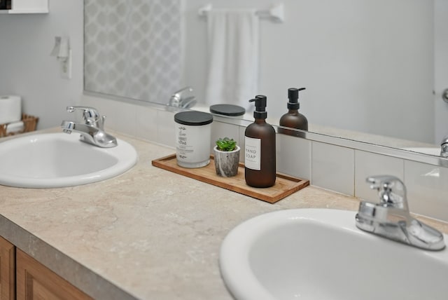 545 Maggie Ln, Altoona, IA 50009 - bathroom featuring vanity