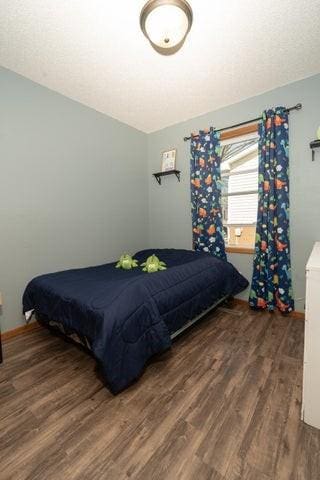 2002 12th St, Eldora, IA 50627 - bedroom featuring wood finished floors