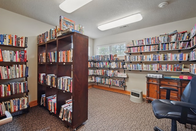 6082 Sheffield Cir, Johnston, IA 50131 - living area featuring bookshelves, carpet flooring, a textured ceiling, and baseboards
