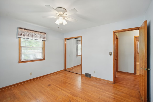 4147 E 7th St, Des Moines, IA 50313 - unfurnished bedroom featuring light wood-type flooring, baseboards, a closet, and ceiling fan