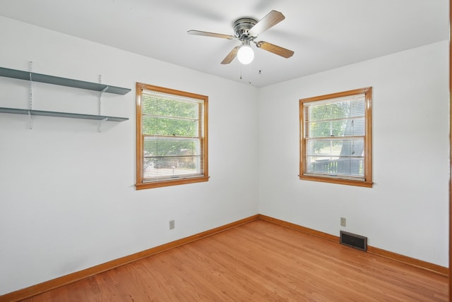 4147 E 7th St, Des Moines, IA 50313 - unfurnished room featuring light wood-type flooring, baseboards, and ceiling fan