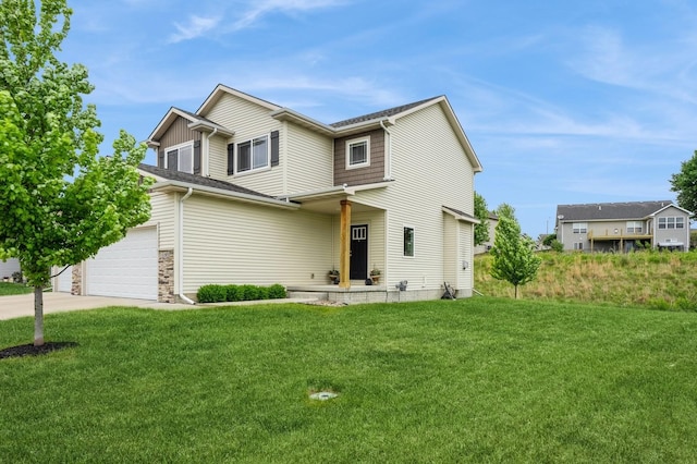 1085 Juniper Dr, Carlisle, IA 50047 - traditional home featuring driveway and a front yard