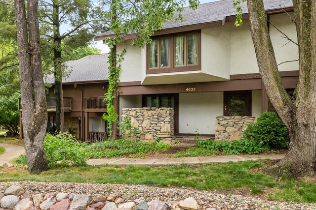 4633 Lockner Dr Unit 3, Urbandale, IA 50322 - view of front facade with stucco siding, stone siding, and a shingled roof