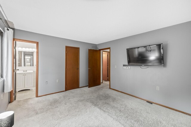 4633 Lockner Dr Unit 3, Urbandale, IA 50322 - unfurnished bedroom with light carpet, baseboards, and ensuite bathroom