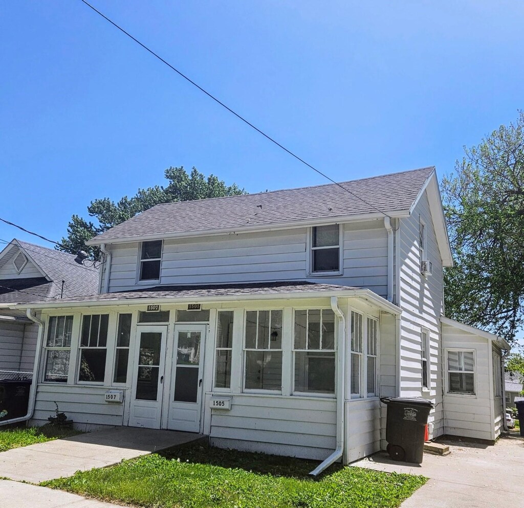 1505/1507 E Court Ave, Des Moines, IA 50316 - view of front of property featuring a sunroom and a shingled roof