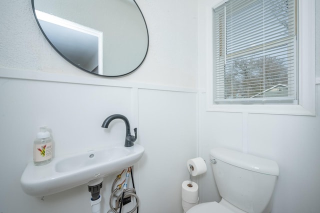211 Park Ave, Des Moines, IA 50315 - half bathroom with toilet