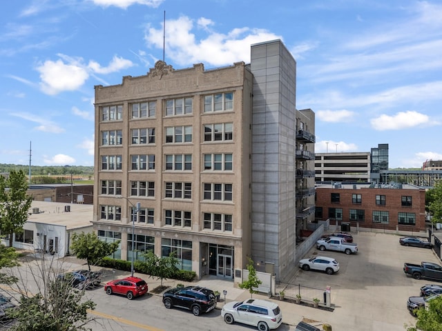112 11th St Unit 506, Des Moines, IA 50309 - view of building exterior with uncovered parking