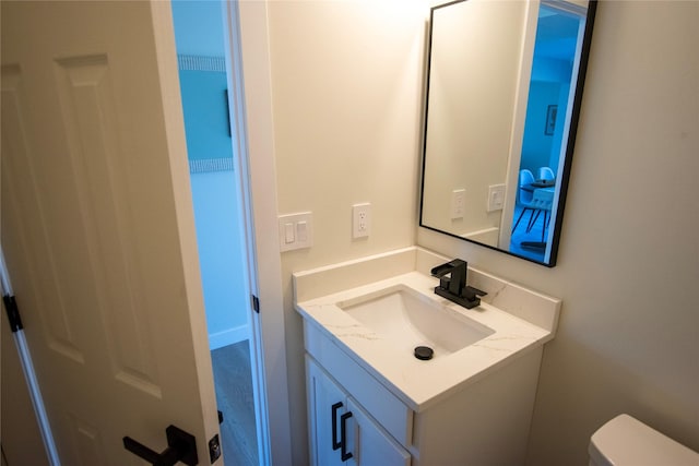 712 63rd St, West Des Moines, IA 50266 - half bath featuring vanity and toilet