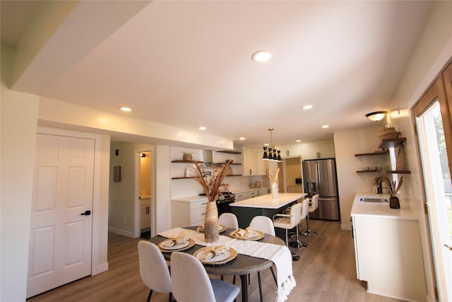 712 63rd St, West Des Moines, IA 50266 - dining area featuring light wood-style flooring, recessed lighting, and baseboards