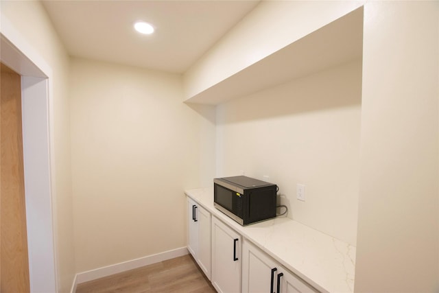 712 63rd St, West Des Moines, IA 50266 - bar area with black microwave, light wood-style floors, recessed lighting, and baseboards