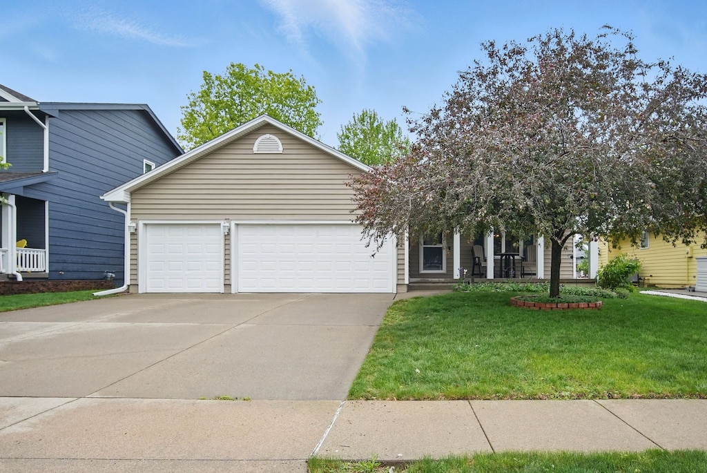 2108 2nd Ave SE, Altoona, IA 50009 - view of front of property featuring a garage, driveway, and a front yard
