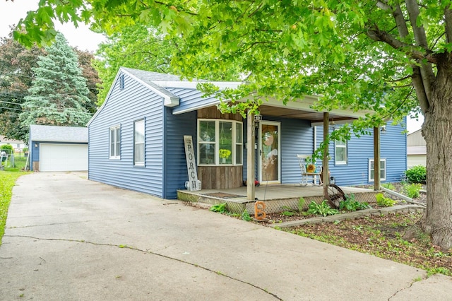 404 E 21st St S, Newton, IA 50208 - view of front of property featuring covered porch, a detached garage, and an outdoor structure