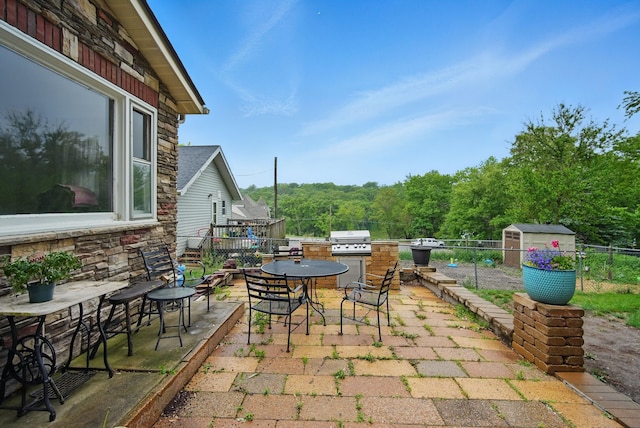819 Olinda Ave, Des Moines, IA 50315 - view of patio featuring outdoor dining space