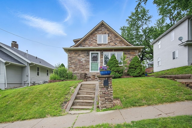 819 Olinda Ave, Des Moines, IA 50315 - view of front of house with stone siding and a front yard