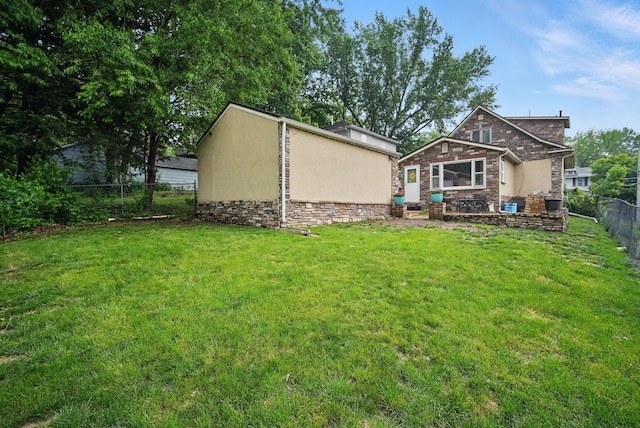 819 Olinda Ave, Des Moines, IA 50315 - rear view of house featuring stucco siding and stone siding
