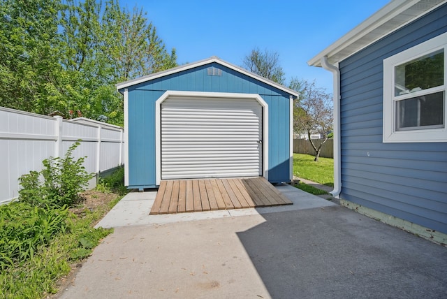 1519 Searle St, Des Moines, IA 50317 - view of garage