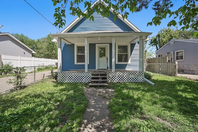 1519 Searle St, Des Moines, IA 50317 - view of front facade with a porch