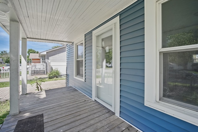 1519 Searle St, Des Moines, IA 50317 - view of wooden deck