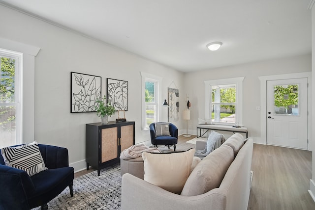 1519 Searle St, Des Moines, IA 50317 - living area featuring light wood-style floors