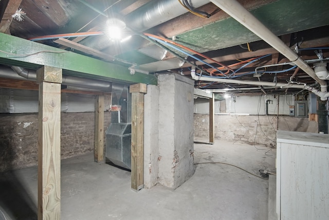 1519 Searle St, Des Moines, IA 50317 - unfinished basement with electric panel