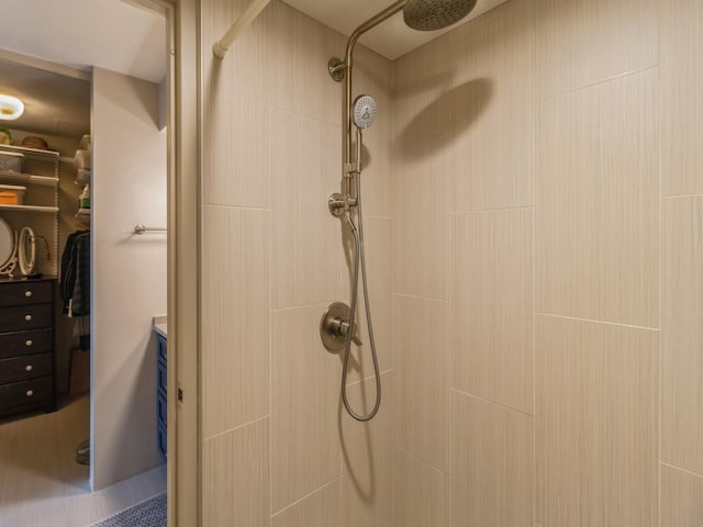 3663 Grand Ave Unit 508, Des Moines, IA 50312 - bathroom featuring a tile shower