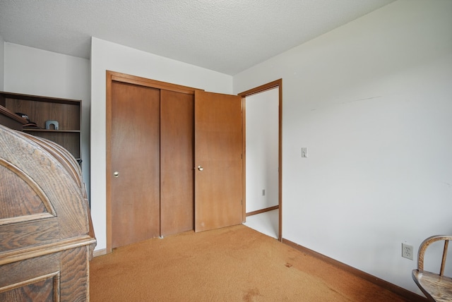 1011 NE 60th Ave, Des Moines, IA 50313 - unfurnished bedroom with a closet, carpet, and a textured ceiling