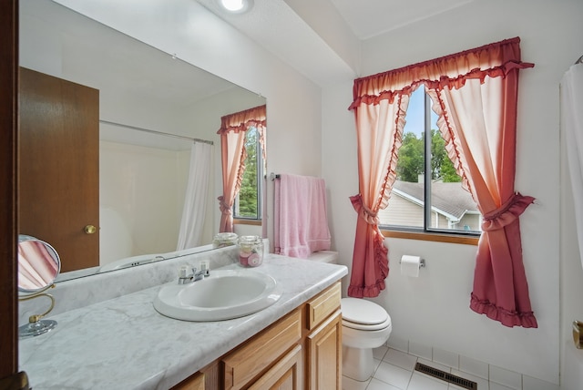 1011 NE 60th Ave, Des Moines, IA 50313 - full bath with toilet, tile patterned floors, vanity, and a shower with curtain