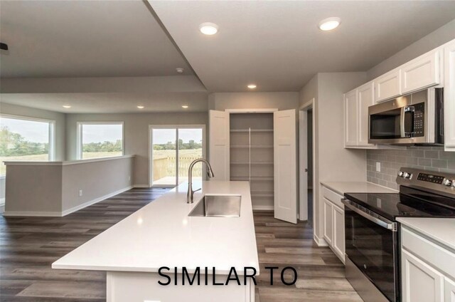 926 Willow Valley Dr, Norwalk, IA 50211 - kitchen with stainless steel appliances, a sink, backsplash, an island with sink, and light countertops
