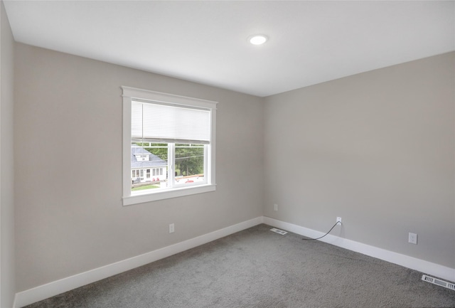 501 Kirkwood Ave, Des Moines, IA 50315 - unfurnished room with baseboards, carpet floors, and recessed lighting