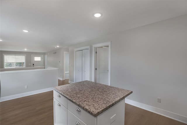 501 Kirkwood Ave, Des Moines, IA 50315 - kitchen featuring dark wood-style flooring, a center island, recessed lighting, and baseboards