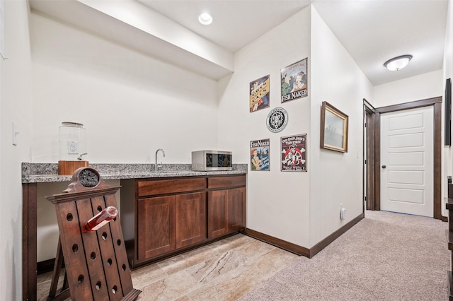 7305 NW 18th St, Ankeny, IA 50023 - indoor wet bar featuring baseboards