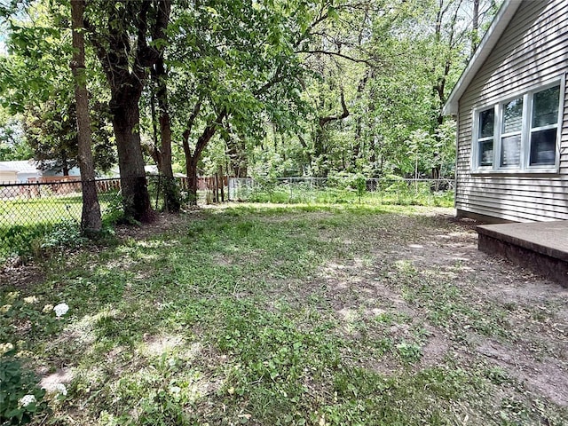3916 Cambridge St, Des Moines, IA 50313 - view of fenced backyard