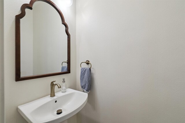 1107 24th St, Des Moines, IA 50311 - bathroom featuring a sink