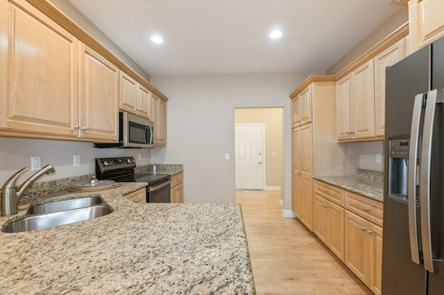 1960 NW 126th St, Clive, IA 50325 - kitchen featuring stainless steel appliances, a sink, light brown cabinetry, recessed lighting, and light wood-type flooring