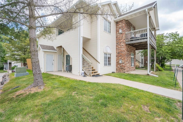 2433 Patricia Dr Unit 24, Urbandale, IA 50322 - view of front of home featuring a front yard
