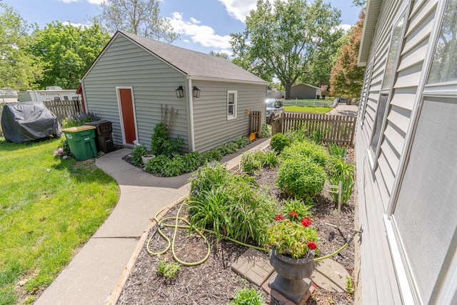 620 W Filmore St, Winterset, IA 50273 - view of yard featuring an outdoor structure
