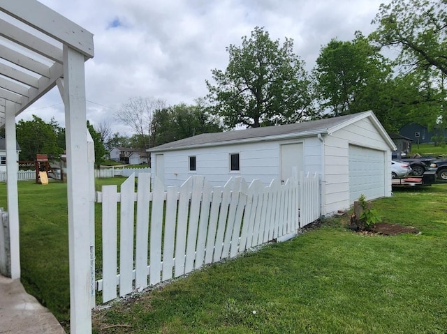 1420 Court Ave, Chariton, IA 50049 - view of yard with a garage and an outdoor structure