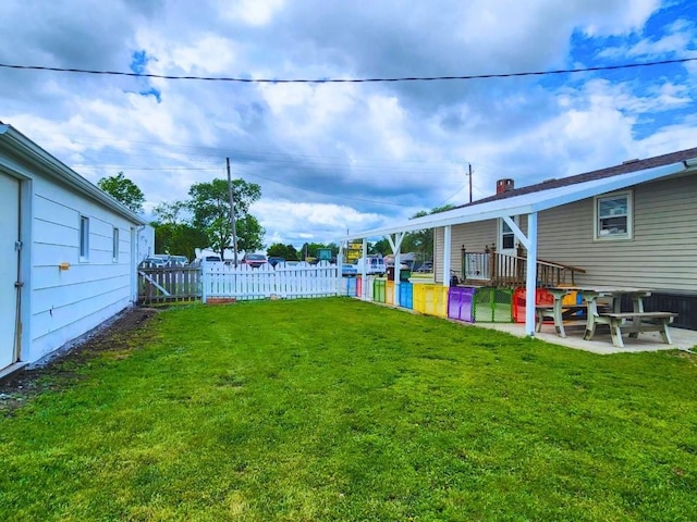 1420 Court Ave, Chariton, IA 50049 - view of yard featuring a patio area